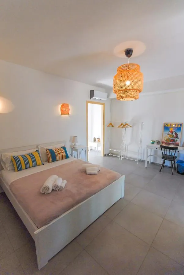 Nomade - Slow Living Lodge Balestrate Bed & Breakfast